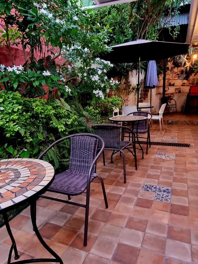 Amina Inn Flores Eksteriør billede